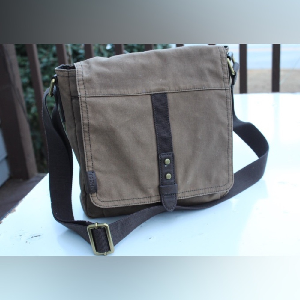 Fossil messenger bag